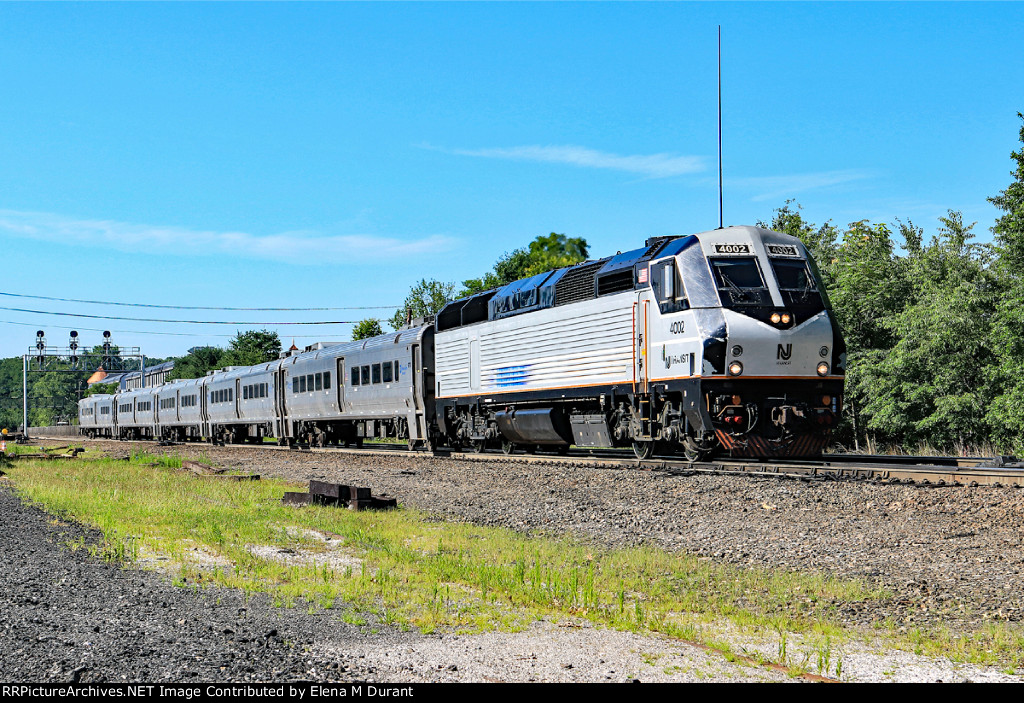 NJT 4002 on train 43